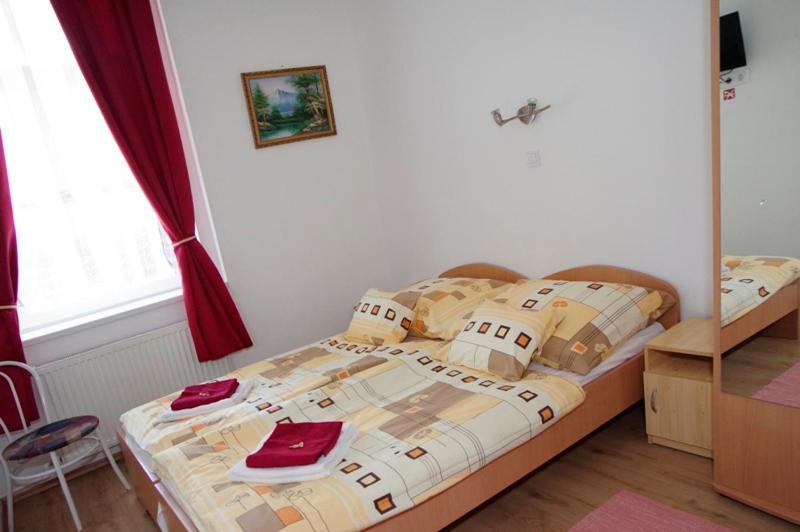 Frühstückspension Feher Hajo Panzio Es Vendeglo 3*