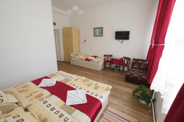 Feher Hajo Panzio Es Vendeglo 3*