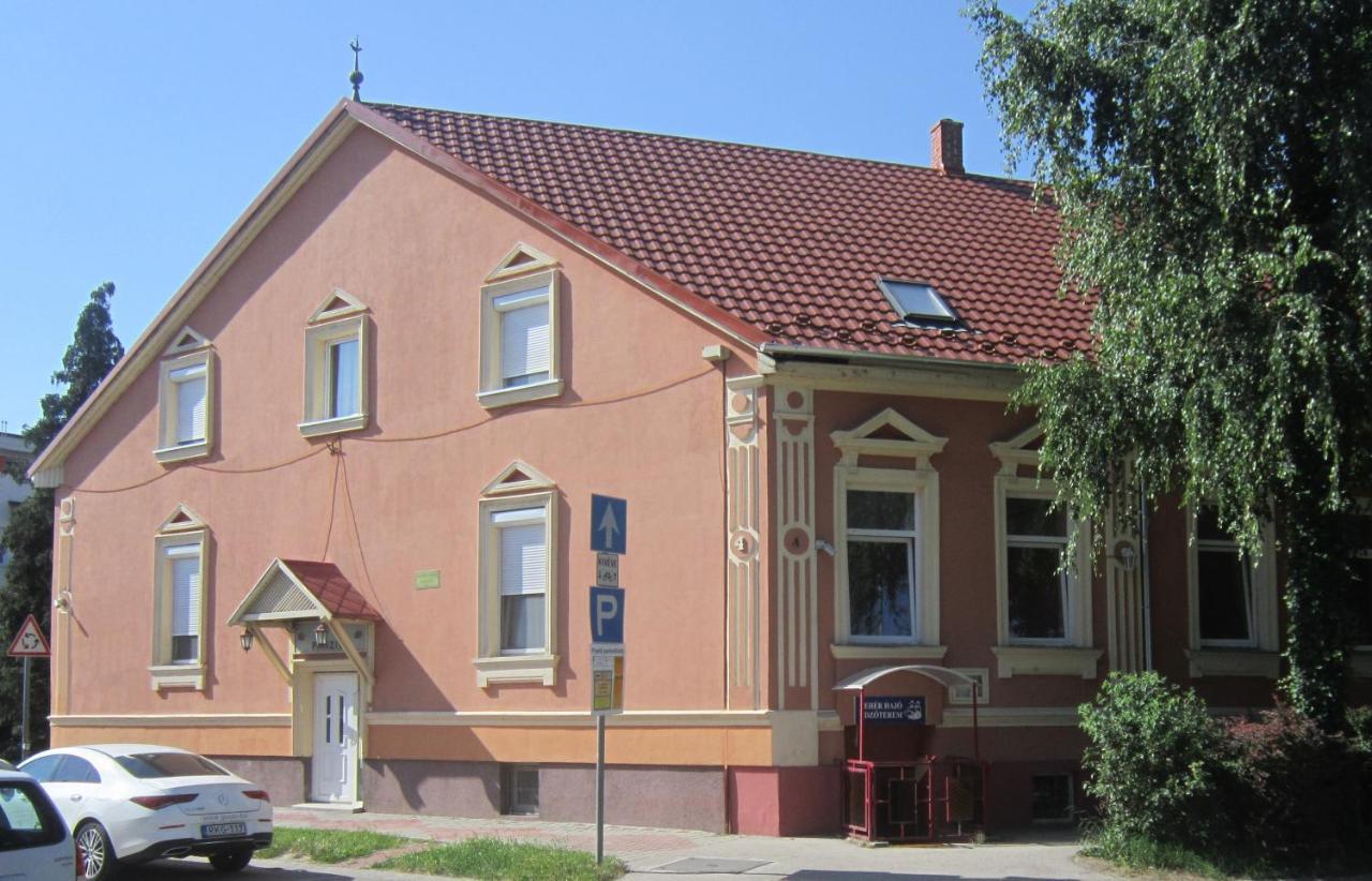 Fehér Hajó Panzió és Vendéglő